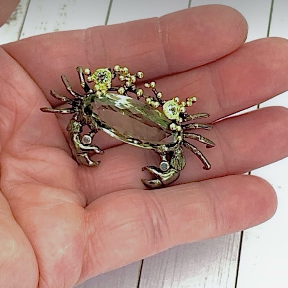 Sterling & 14 kt Green Amethyst Crab Pin - Picture 4 of 4
